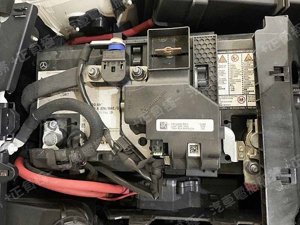 【台北】MERCEDES BENZ賓士 GLB250 AMG 4MATIC X247 2020年 原廠電瓶 AGM 80AH 800A(EN) 更換 汽車電池 韓國SUNTEC AGM 80 LN4 80AH 800A(EN) IMG_7136