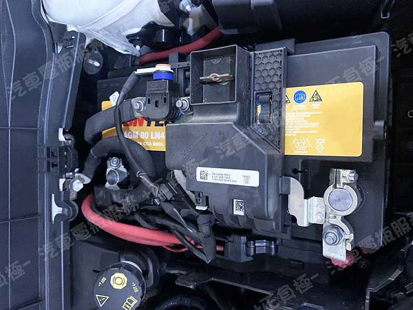 【台北】MERCEDES BENZ賓士 GLB250 AMG 4MATIC X247 2020年 原廠電瓶 AGM 80AH 800A(EN) 更換 汽車電池 韓國SUNTEC AGM 80 LN4 80AH 800A(EN) IMG_7134