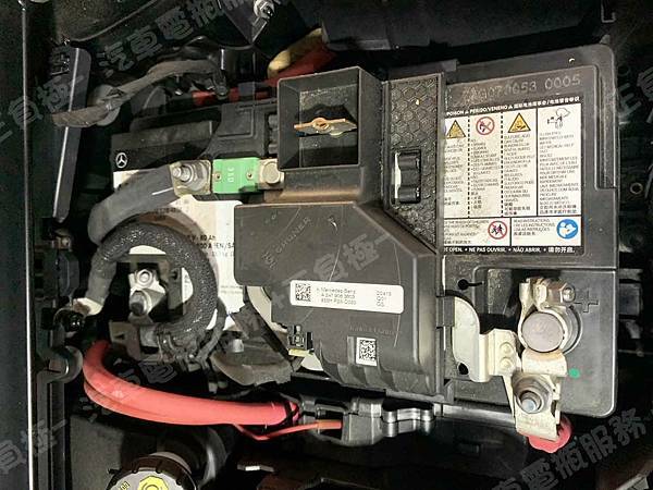 【台北】MERCEDES BENZ賓士 GLB35 AMG 4MATIC X247 2021年 原廠電瓶 AGM 80AH 800A(EN) 更換 汽車電池 奧地利BANNER紅牛 AGM 58001 80AH 800A(EN) IMG_7148