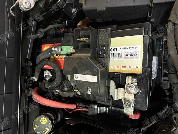 【台北】MERCEDES BENZ賓士 GLB35 AMG 4MATIC X247 2021年 原廠電瓶 AGM 80AH 800A(EN) 更換 汽車電池 奧地利BANNER紅牛 AGM 58001 80AH 800A(EN) IMG_7145