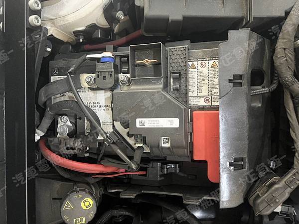 【台北】MERCEDES BENZ賓士 GLB250 4MATIC AMG X247 2020年 原廠電瓶 AGM 80AH 800A(EN) 更換 汽車電池 奧地利BANNER紅牛 AGM 58001 80AH 800A(EN) IMG_8262