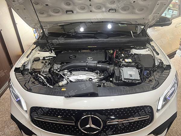 【台北】MERCEDES BENZ賓士 GLB250 4MATIC AMG X247 2020年 原廠電瓶 AGM 80AH 800A(EN) 更換 汽車電池 奧地利BANNER紅牛 AGM 58001 80AH 800A(EN) IMG_8259