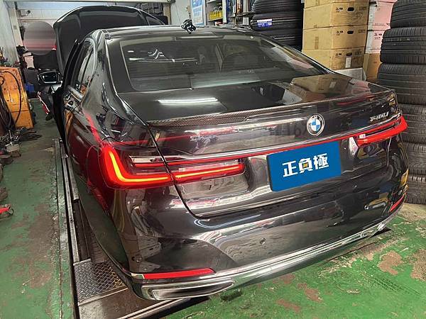【台北】BMW寶馬 7-Series 740Li G12 2020年 原廠電瓶 BMW AGM 90AH 850A(EN) 更換 汽車電池 奧地利BANNER紅牛 AGM 59201 92AH 850A(EN) 【到府更換】 IMG_8581