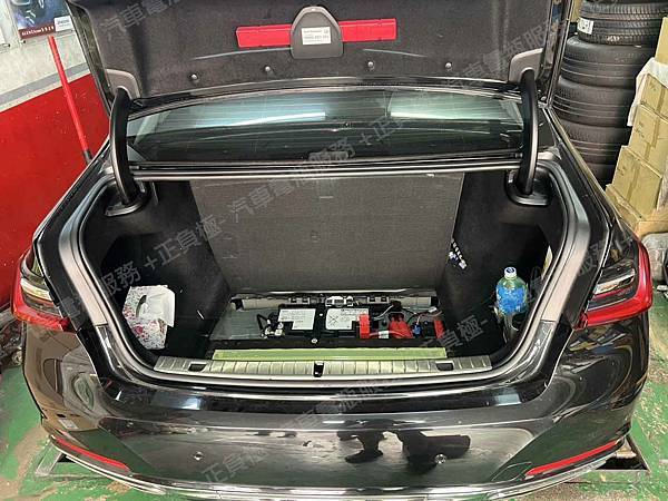 【台北】BMW寶馬 7-Series 740Li G12 2020年 原廠電瓶 BMW AGM 90AH 850A(EN) 更換 汽車電池 奧地利BANNER紅牛 AGM 59201 92AH 850A(EN) 【到府更換】 IMG_8584