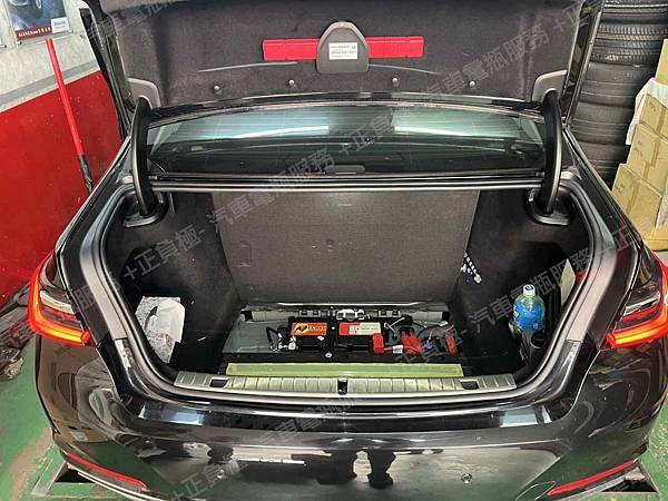 【台北】BMW寶馬 7-Series 740Li G12 2020年 原廠電瓶 BMW AGM 90AH 850A(EN) 更換 汽車電池 奧地利BANNER紅牛 AGM 59201 92AH 850A(EN) 【到府更換】 IMG_8582