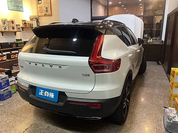 【台北】VOLVO富豪 XC40 T4 R-Design 2019年 Auxiliary battery輔助小電池 原廠 VOLVO AGM 10AH 170CCA 更換 VARTA華達 德製 AGM YTX12-BS 10AH 150A(EN) IMG_8433