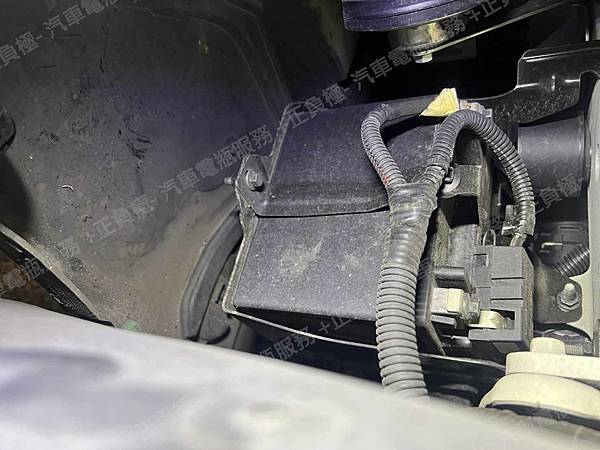 【台北】VOLVO富豪 XC40 T4 R-Design 2019年 Auxiliary battery輔助小電池 原廠 VOLVO AGM 10AH 170CCA 更換 VARTA華達 德製 AGM YTX12-BS 10AH 150A(EN) IMG_8441
