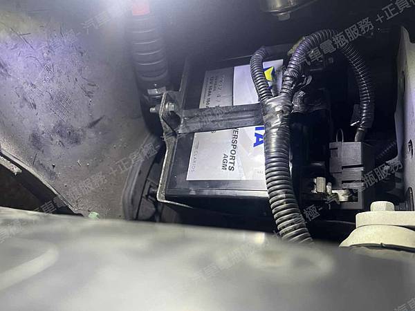 【台北】VOLVO富豪 XC40 T4 R-Design 2019年 Auxiliary battery輔助小電池 原廠 VOLVO AGM 10AH 170CCA 更換 VARTA華達 德製 AGM YTX12-BS 10AH 150A(EN) IMG_8439