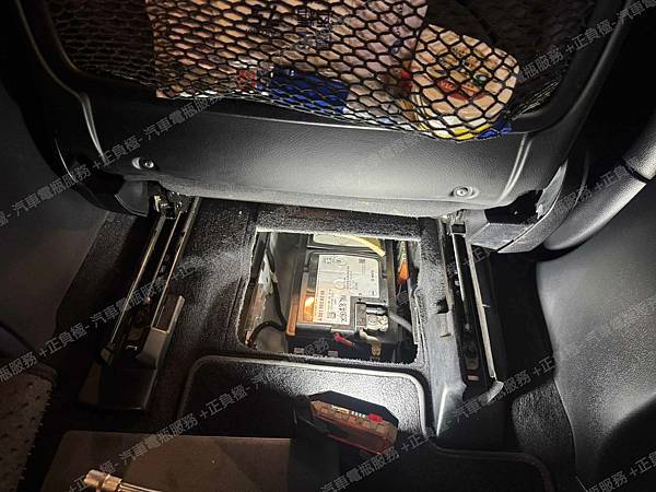 【台北】MERCEDES BENZ賓士 GLE Coupe GLE350d 4MATIC C292 2017年 原廠電瓶 BENZ AGM 92AH 850A(EN) 更換 汽車電池 奧地利BANNER紅牛 AGM 59501 95AH 850A(EN) IMG_8378