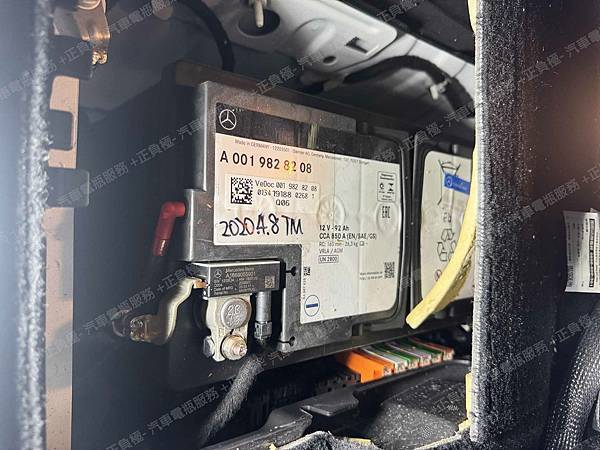 【台北】MERCEDES BENZ賓士 GLE Coupe GLE350d 4MATIC C292 2017年 原廠電瓶 BENZ AGM 92AH 850A(EN) 更換 汽車電池 奧地利BANNER紅牛 AGM 59501 95AH 850A(EN) IMG_8377