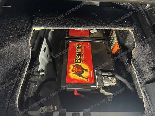 【台北】MERCEDES BENZ賓士 GLE Coupe GLE350d 4MATIC C292 2017年 原廠電瓶 BENZ AGM 92AH 850A(EN) 更換 汽車電池 奧地利BANNER紅牛 AGM 59501 95AH 850A(EN) IMG_8379