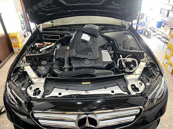 【台北】MERCEDES BENZ賓士 E-Class Sedan E250 Avantgarde W213 2018年 原廠電瓶 AGM 70AH 720A(EN) 更換 汽車電池 韓國SUNTEC AGM 80 LN4 80AH 800A(EN) IMG_8464