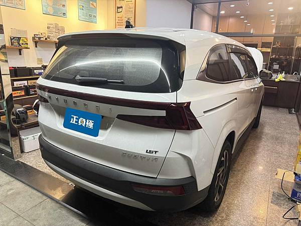 【台北】HYUNDAI現代 Custin GLT-B VIP 2023年 原廠電瓶 YUASA湯淺 37110-KU000-0000 AGM LN3 70AH 760A(EN) 更換 汽車電池 台灣B-Power永久電瓶 鋰鐵電池 50LN3 50AH 800A(EN) IMG_8337