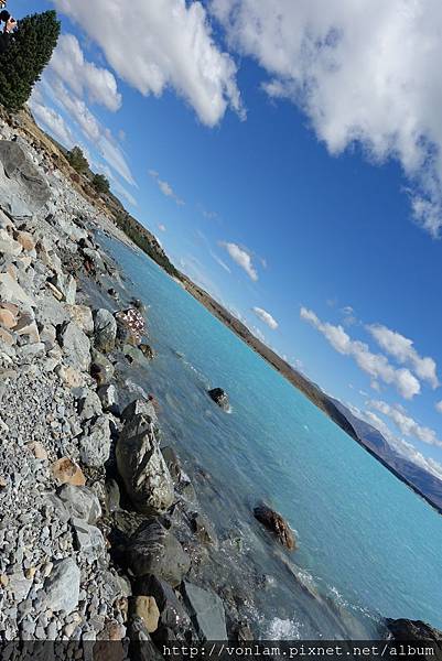 Lake Tekapo沿湖邊走上Mount John