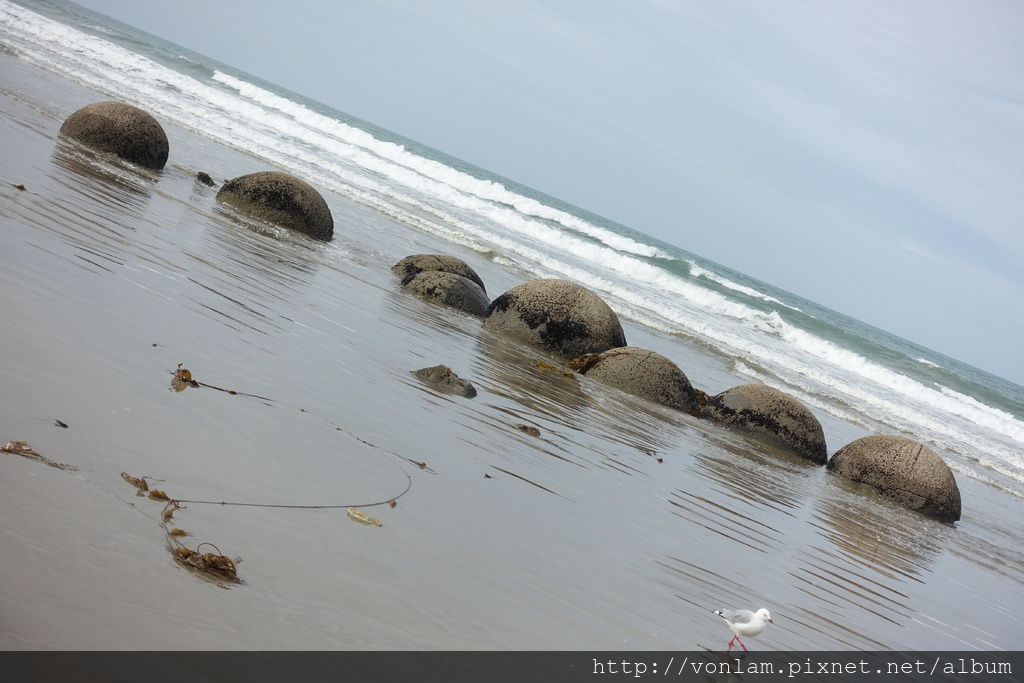 Moeraki Boulders.JPG Moeraki Boulders.JPG