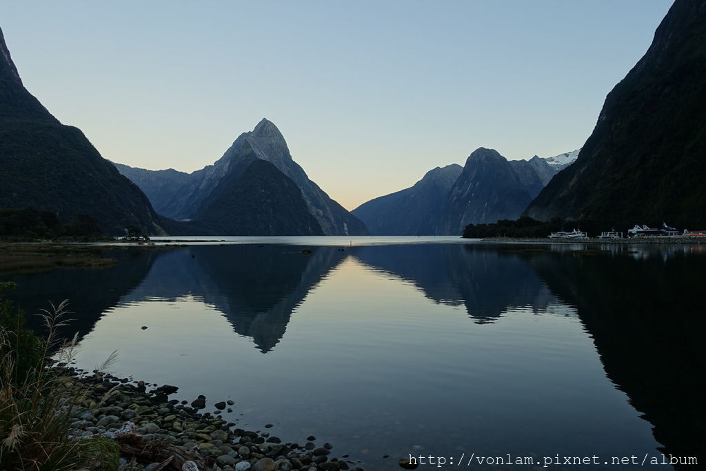 Milford Sound1.JPG Milford Sound1.JPG