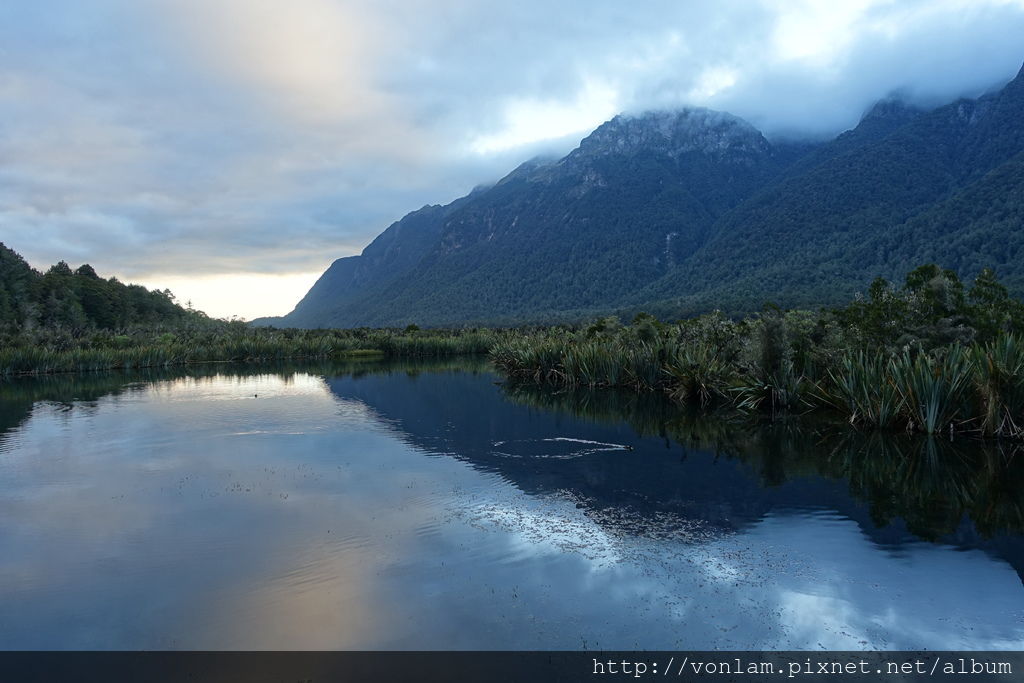 Milford Sound.JPG Milford Sound.JPG