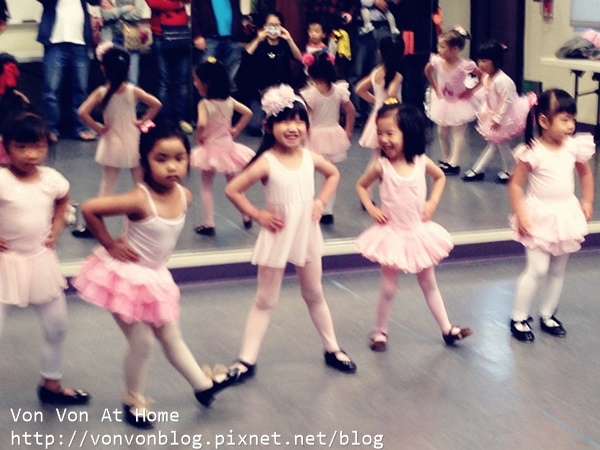 Dance03.jpg Dance03.jpg