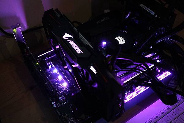 AORUS RGB Fusion Dark.jpg