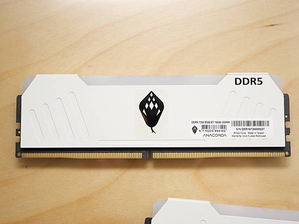 [開箱] 白色東方沙蟒 ANACOMDA ET DDR5 7