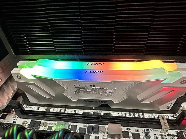 開箱 Kingston FURY™ Renegade DDR