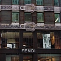 FENDI（也是貴婦的店，買不起壓～）