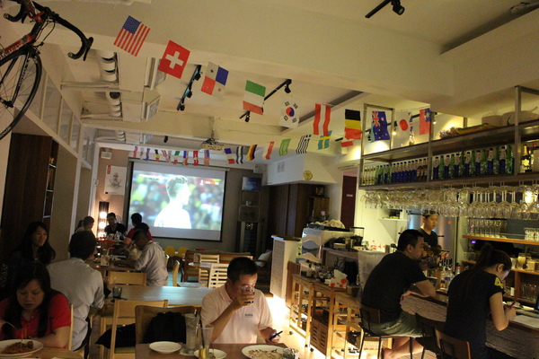 夢羅美式餐廳:台北【夢羅】Monroe美式餐廳-店內有大電視一起瘋世足 夢羅美式餐廳:台北【夢羅】Monroe美式餐廳-店內有大電視一起瘋世足