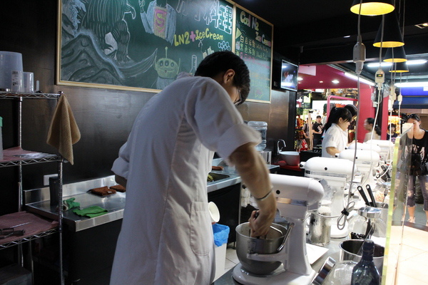 Cool N2 分子虎分子雪糕專賣店:『Cool N2 分子虎分子雪糕專賣店』我來到實驗室了 Cool N2 分子虎分子雪糕專賣店:『Cool N2 分子虎分子雪糕專賣店』我來到實驗室了