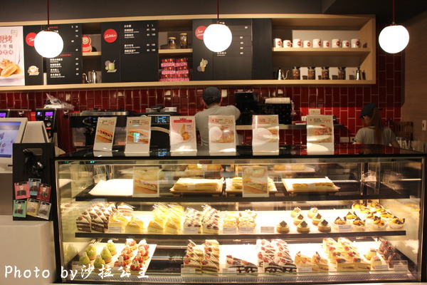 85度C Daily Cafe(士林基河店):85度C Daily cafe(士林基河店)二代店-好吃的霜淇淋 85度C Daily Cafe(士林基河店):85度C Daily cafe(士林基河店)二代店-好吃的霜淇淋