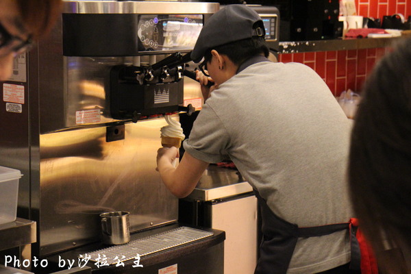 85度C Daily Cafe(士林基河店)：85度C Daily cafe(士林基河店)二代店-好吃的霜淇淋