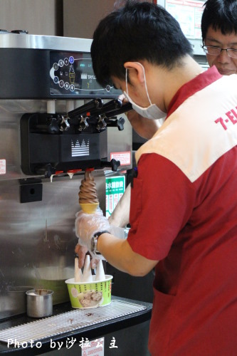7-11北海道霜淇淋:7-11比利時巧克力霜淇淋【圓山捷運站】 7-11北海道霜淇淋:7-11比利時巧克力霜淇淋【圓山捷運站】