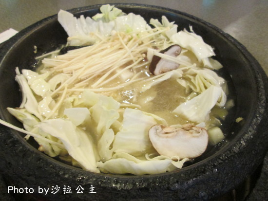 新豐火鍋:新豐平價自助火鍋【士林夜市】 新豐火鍋:新豐平價自助火鍋【士林夜市】