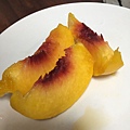 第一次吃果肉是黃色的水蜜桃