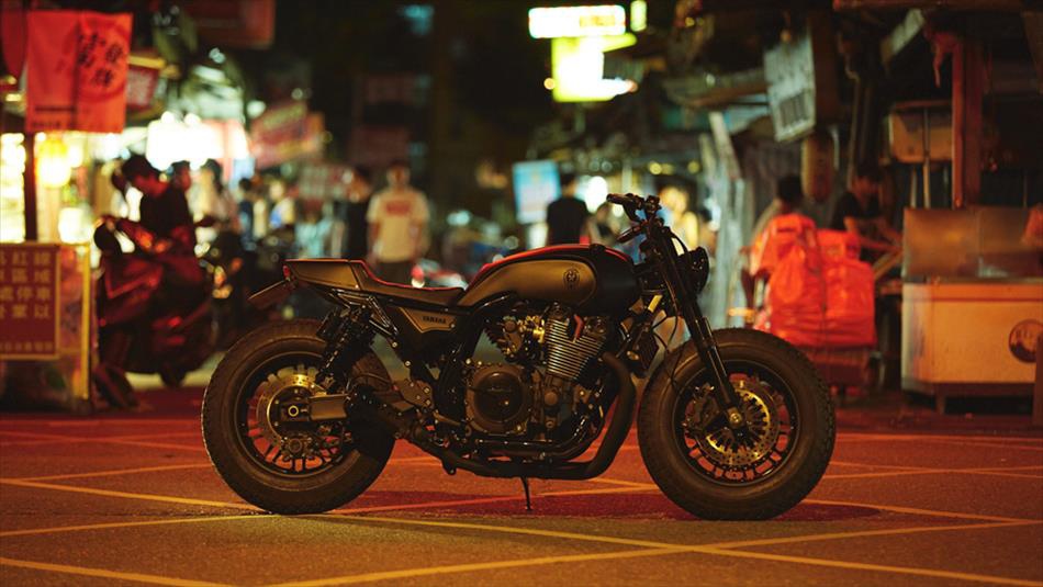 2015_YAM_YBXJR1300GUERILLAFOUR_EU_CUSTOM_STAT_002_03_gal_worlds_full_tcm211-620912.jpg 2015_YAM_YBXJR1300GUERILLAFOUR_EU_CUSTOM_STAT_002_03_gal_worlds_full_tcm211-620912.jpg