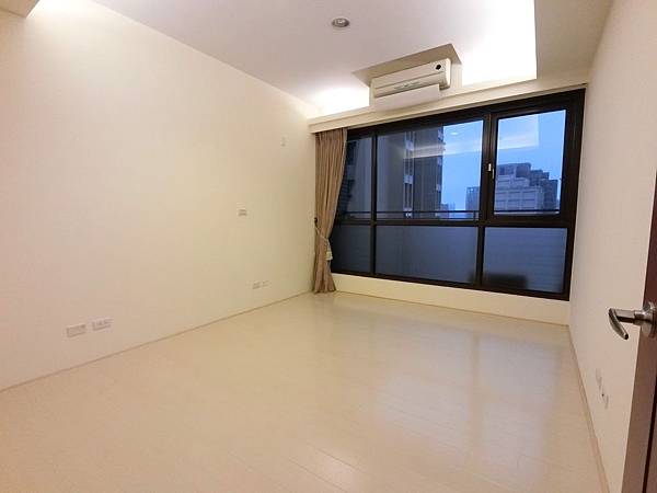 遊川風高鐵公園視野戶 2480萬_190406_0009.jpg 遊川風高鐵公園視野戶 2480萬_190406_0009.jpg