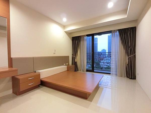 遊川風高鐵公園視野戶 2480萬_190406_0006.jpg 遊川風高鐵公園視野戶 2480萬_190406_0006.jpg