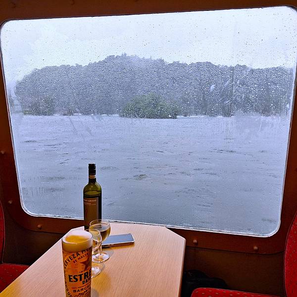 A summer evening cruise on Eng