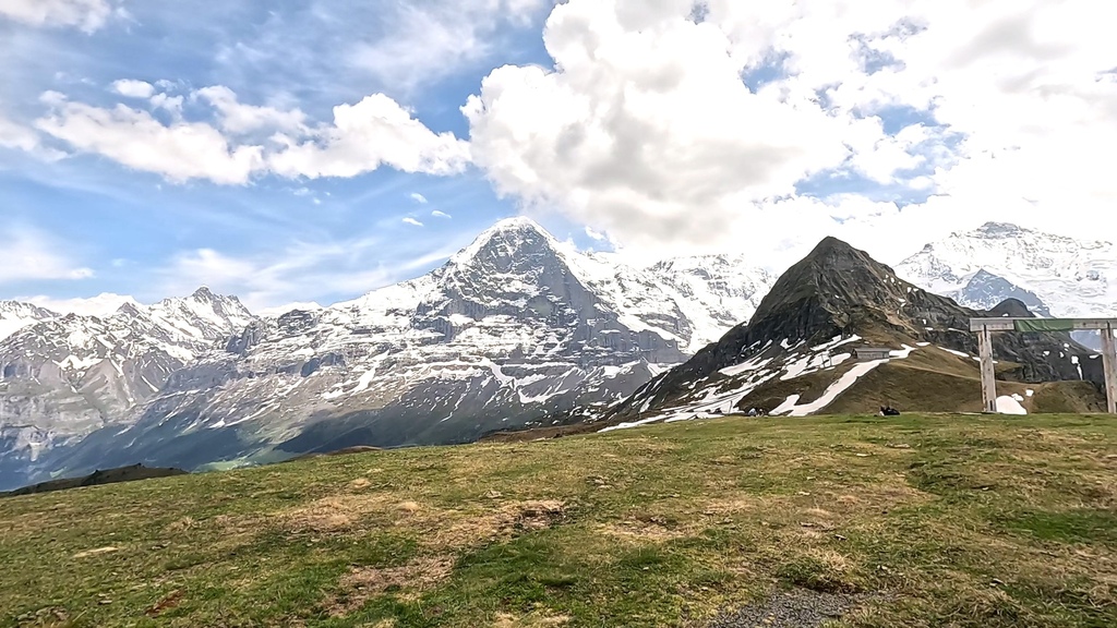 山頂群峰.jpg