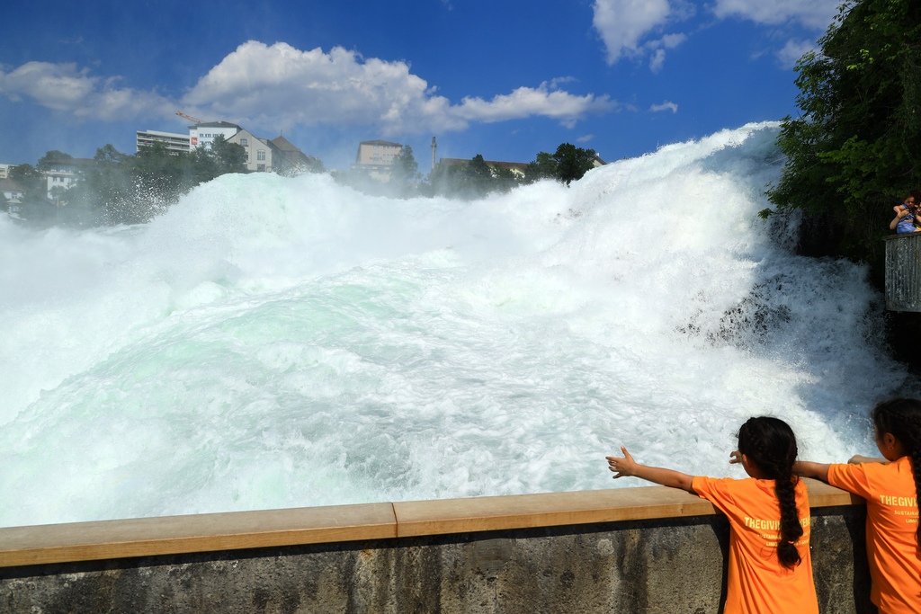 【瑞士】萊茵瀑布Rheinfall | 歐洲流量最大的瀑布，