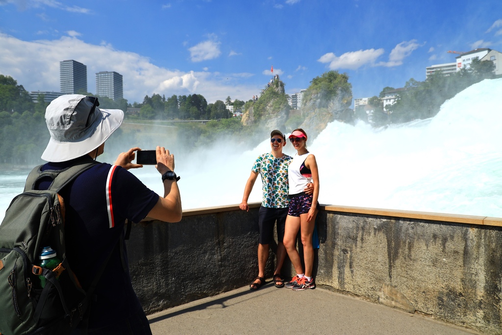 【瑞士】萊茵瀑布Rheinfall | 歐洲流量最大的瀑布，