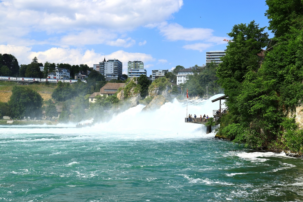 【瑞士】萊茵瀑布Rheinfall | 歐洲流量最大的瀑布，