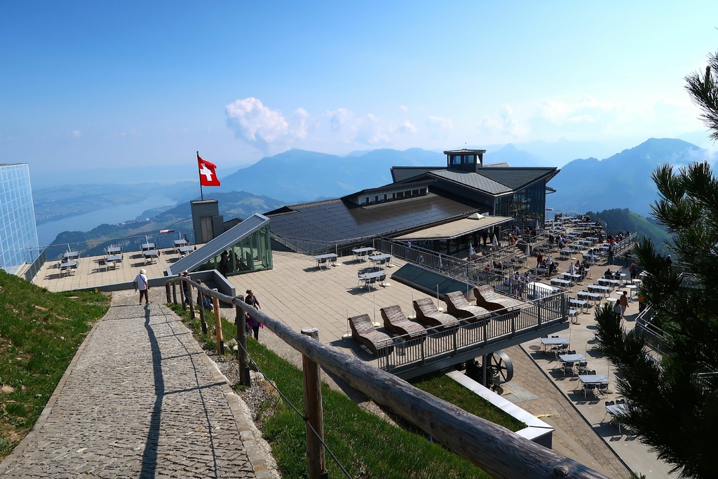 【瑞士】琉森 | 石丹峰_懶骨頭山 |世界第一輛空中雙層敞篷