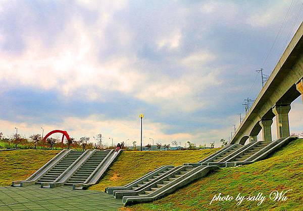 苗栗高鐵公園.JPG 苗栗高鐵公園.JPG