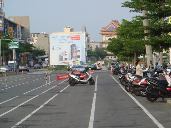 空曠的停車場