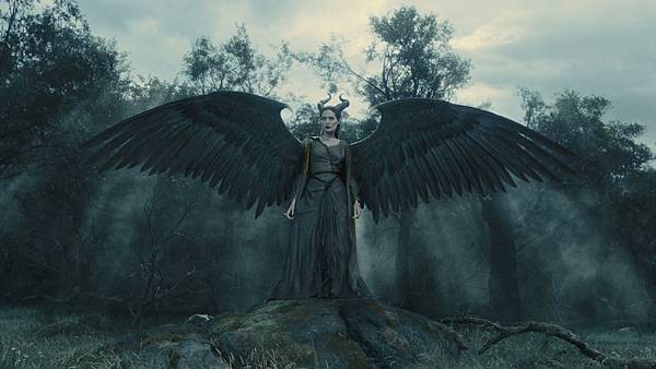 maleficent-photo-gallery-3