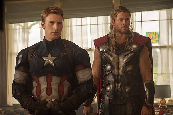 avengers-2-photos-captain-america-thor