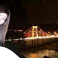 015喵和晚上的大溪橋.JPG