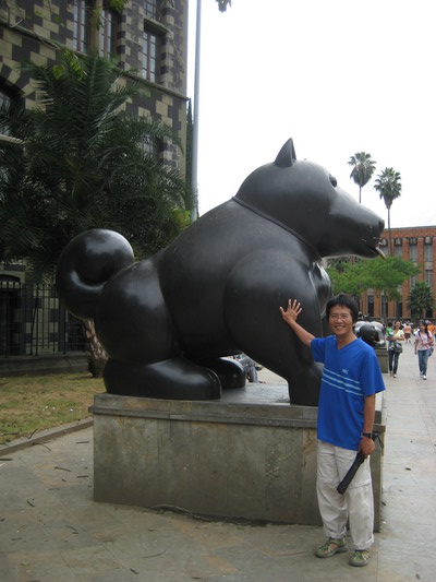 Botero's Sculpture Plaza - El Perro