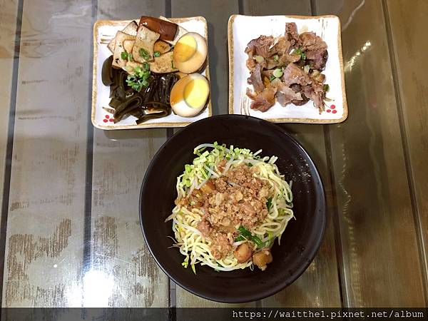 [食記]台中北區-隨意麵館-滷菜平價夠味、有熱炒品項