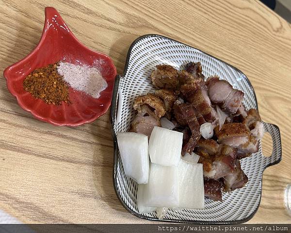 [食記]-「雲林美食」-「覓巷廚坊。糖鐵」-鐵道旁有利脆皮豬